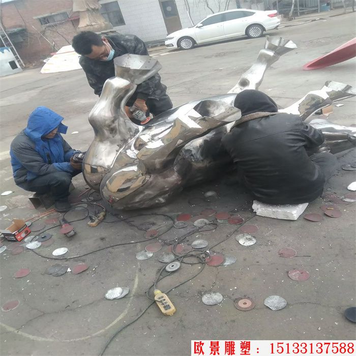 不銹鋼鏡面華爾街牛雕塑 (1)