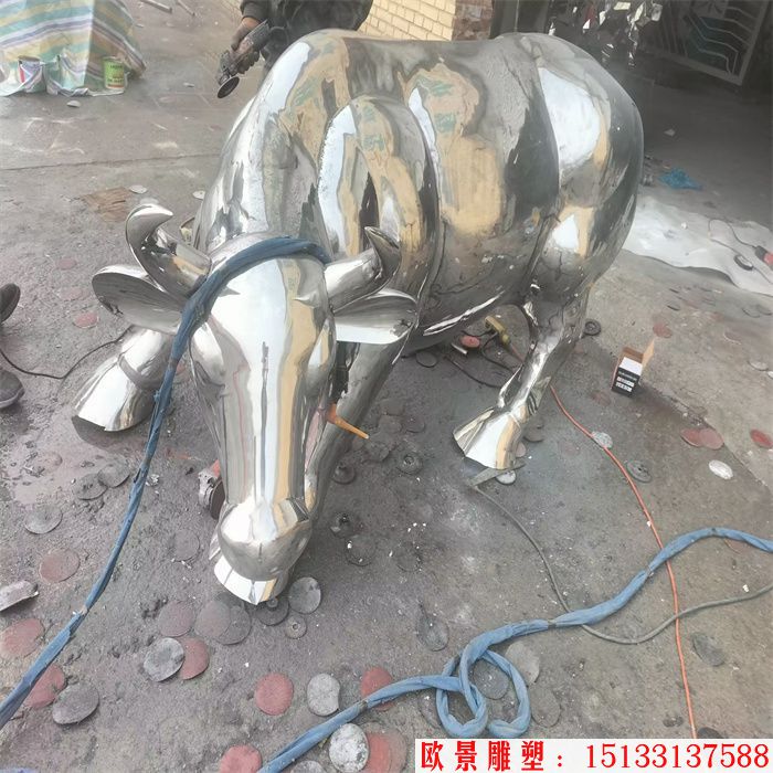 不銹鋼鏡面華爾街牛雕塑 (2)