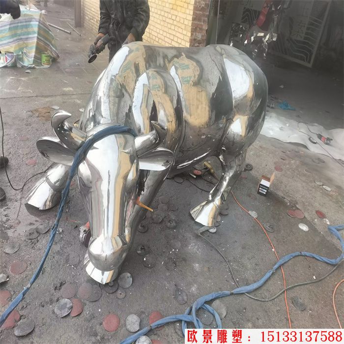不銹鋼鏡面華爾街牛雕塑 (3)